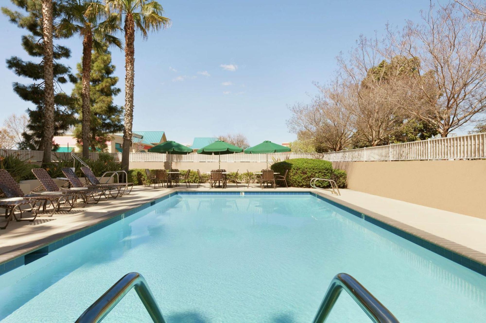 Hilton Garden Inn Gilroy Luaran gambar
